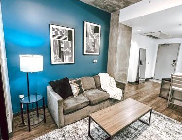 Four-Bedroom Apartment with Balcony 