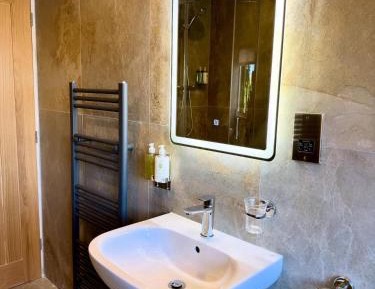 Standard Twin Room with Shared Bathroom