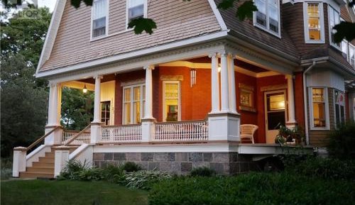 Villa with Garden View