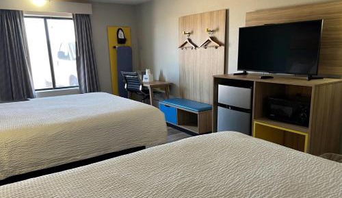 Queen Room with Two Queen Beds - Non-Smoking