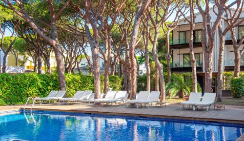 Junior Suite with Pool View