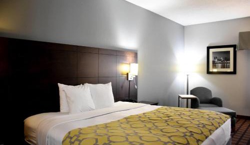 Queen Room with Roll-in Shower - Disabilty Access - Non-Smoking