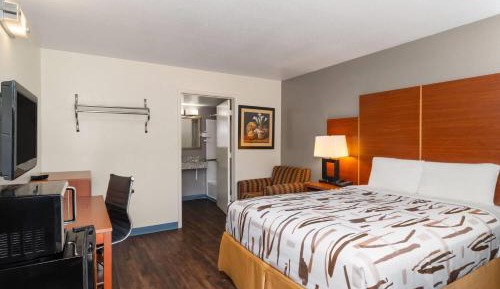 Queen Room - Mobility Access/Non-Smoking