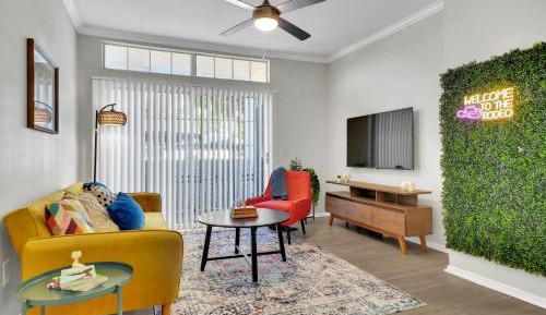 One-Bedroom Apartment