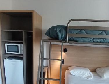 Triple Room - 1 Double Bed 1 Bunked Bed	