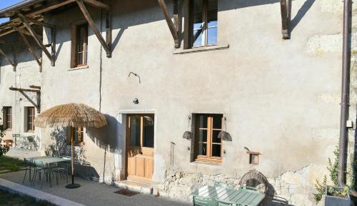 Three-Bedroom Apartment with Mountain View