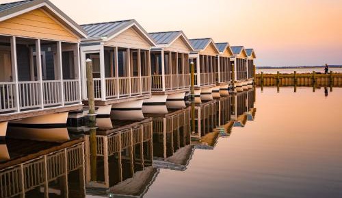 Two-Bedroom House on Water - Marina View