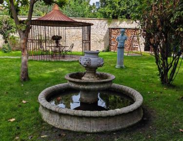 Apartment with Garden View