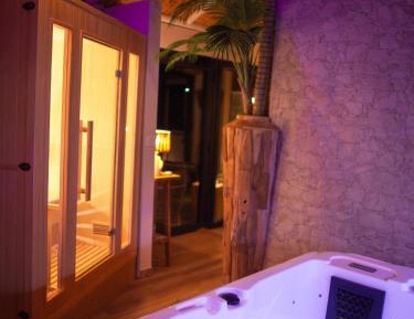 Suite with Spa Access