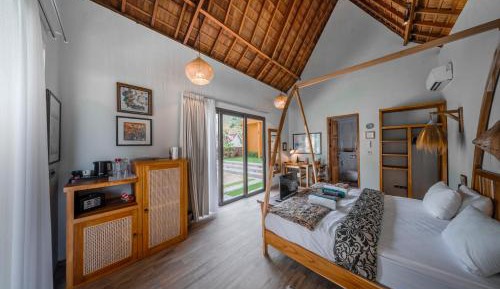 Bungalow with Patio