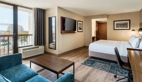 Guest room, 1 King, Sofa bed, Corner room, Balcony