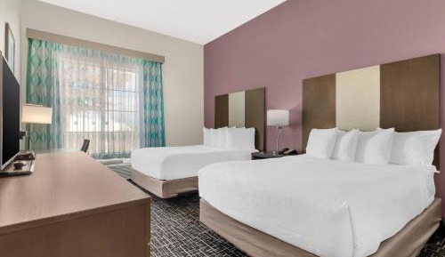 Quadruple Room with Two Queen Beds - Non Smoking