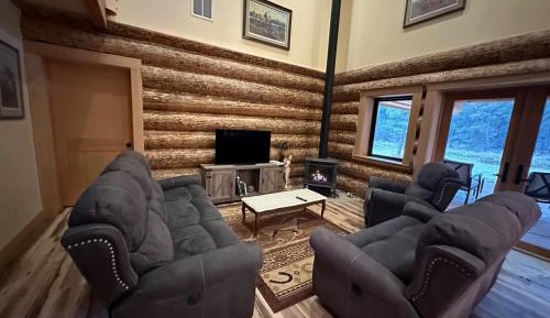 Three-Bedroom Vacation Home 