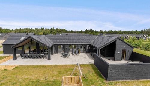 Seven-Bedroom Holiday Home