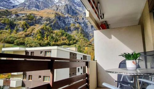 Studio with Mountain View