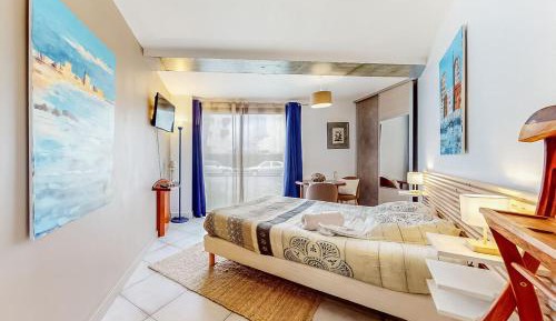 Studio Apartment