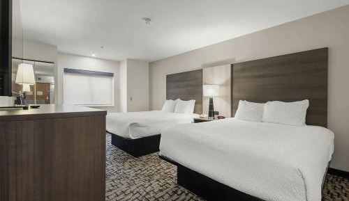 Queen Room with Two Queen Beds and Walk-In Shower - Mobility Accessible/Non-Smoking