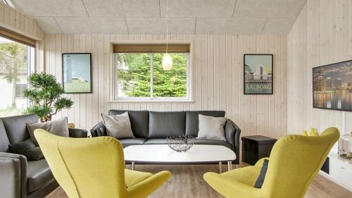 Seven-Bedroom Holiday Home