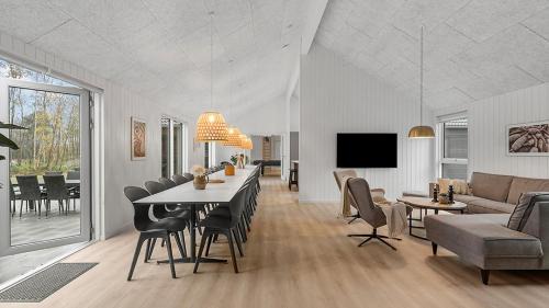 Twelve-Bedroom Holiday Home