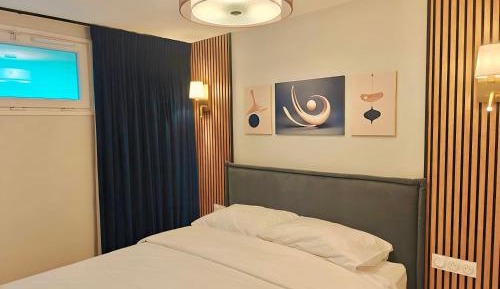 One-Bedroom Deluxe Apartment