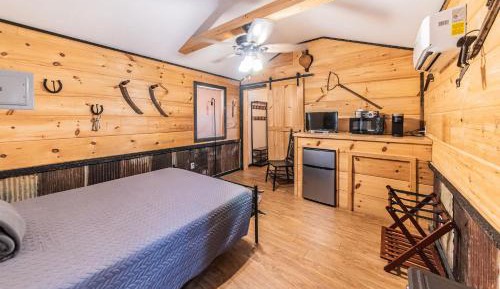 Suite with Hot Tub