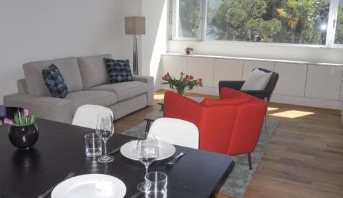 Apartment with Lake View