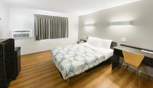 Queen Room - Disability Access - Non-Smoking