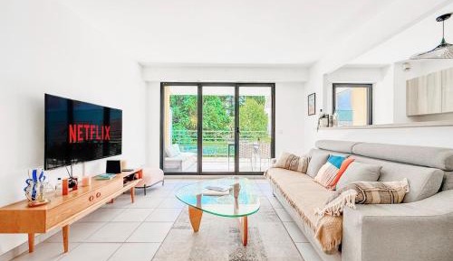 One-Bedroom Apartment with Terrace