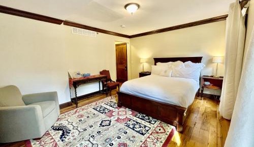 Standard Queen Room
