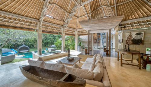 Villa with Garden View