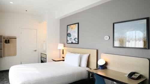 Renovated Deluxe Queen Room