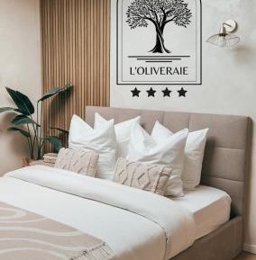 Deluxe Double Room (2 Adults + 1 Child)