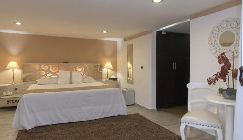Junior Suite with Pool View