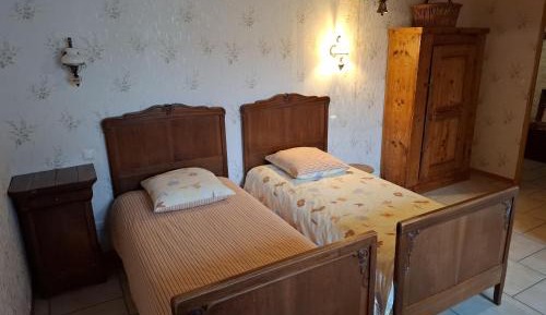 Double or Twin Room with Mountain View