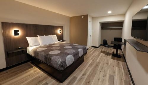 Standard Queen Room