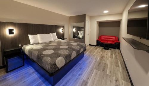 Deluxe King Suite