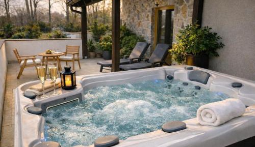 Suite Deluxe with Terrace and Outside Jacuzzi 