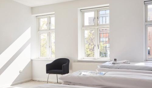 Family Room with One King and Two Single Beds - Non-Smoking