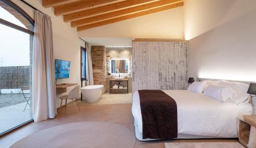Deluxe Double Room with Garden View