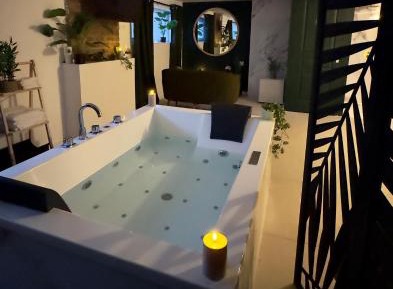 Suite with Spa Bath