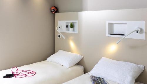 Twin Room with Retractable Bed