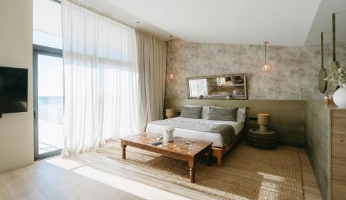 Deluxe King Suite