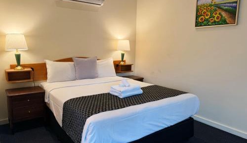 Queen Room with Spa Bath