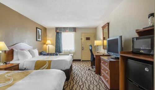 Queen Room with Two Queen Beds - Smoking