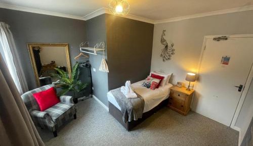 Single Room with Shared Bathroom