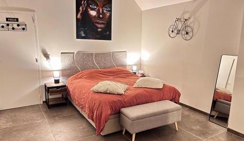 Deluxe Room 2