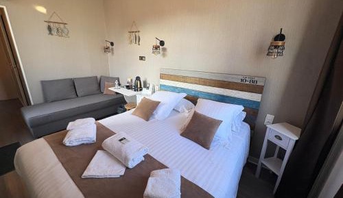 Deluxe Triple Room with Sea View