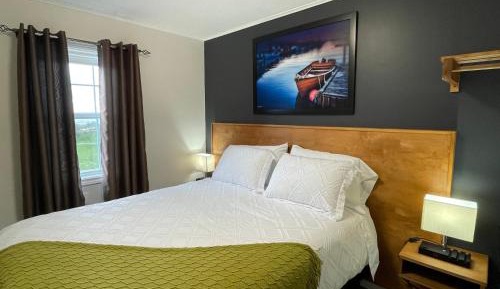 Deluxe Queen Suite
