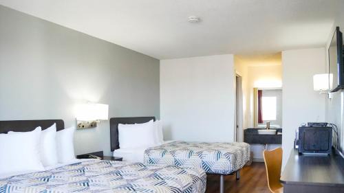 Deluxe Queen Room with Two Queen Beds - Non-Smoking