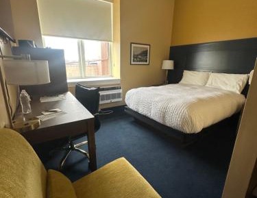 King Room with Roll-In Shower - Disability Access